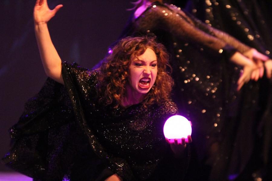 Junior+Carolyn+Gutsch+embraces+the+role+of+The+Witch+in+%27Big+Fish%27+the+musical.
