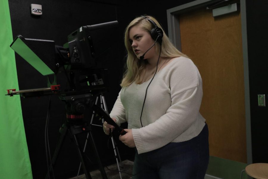 Senior+Kerrigan+Hutton+behind+the+camera%2C+helping+produce+the+Mustang+Media%27s+broadcast.+