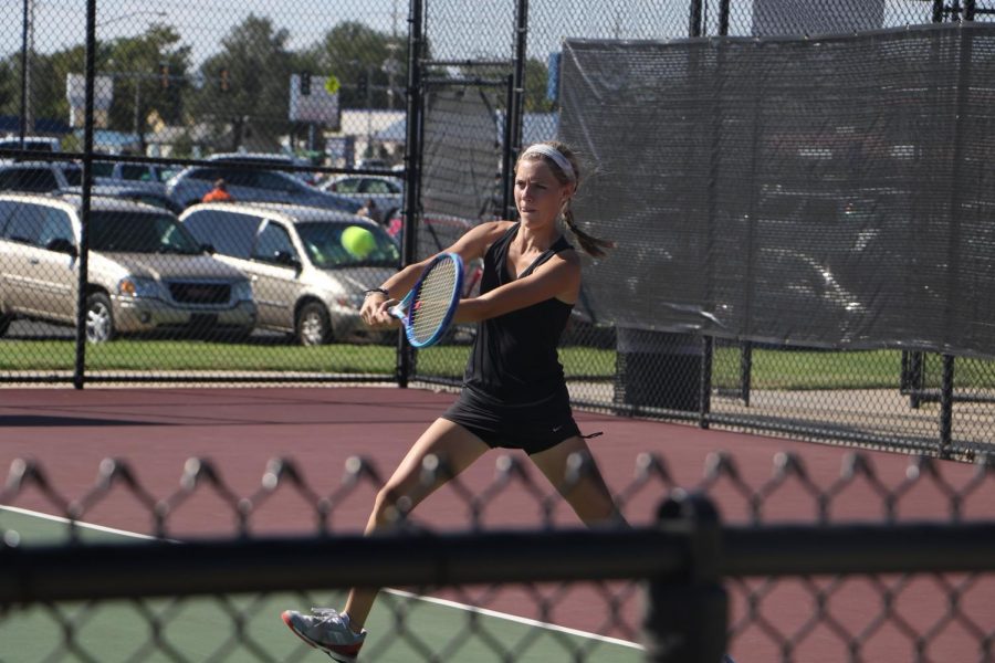 Senior+Maddie+Stack+swinging+at+the+ball.+%0A