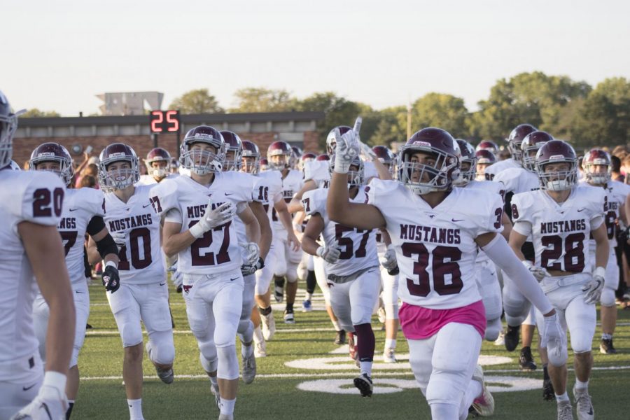 Mustangs+running+onto+the+field.+Photo+by+Gavin+Sutton+